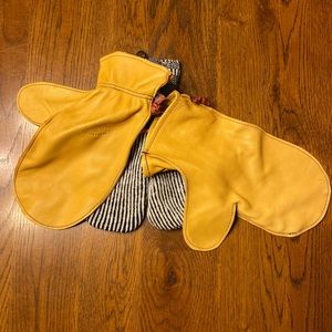 Frost River leather chopper mittens.